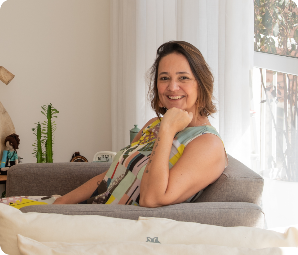 Christine Rutherford sorrindo no consultório